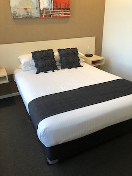adelaide airport motel