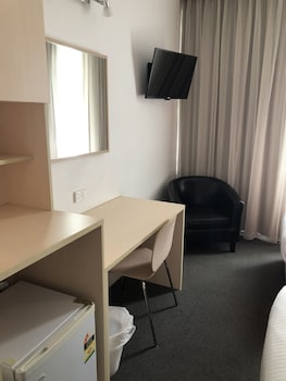 adelaide airport motel
