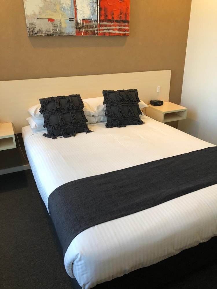 adelaide airport motel