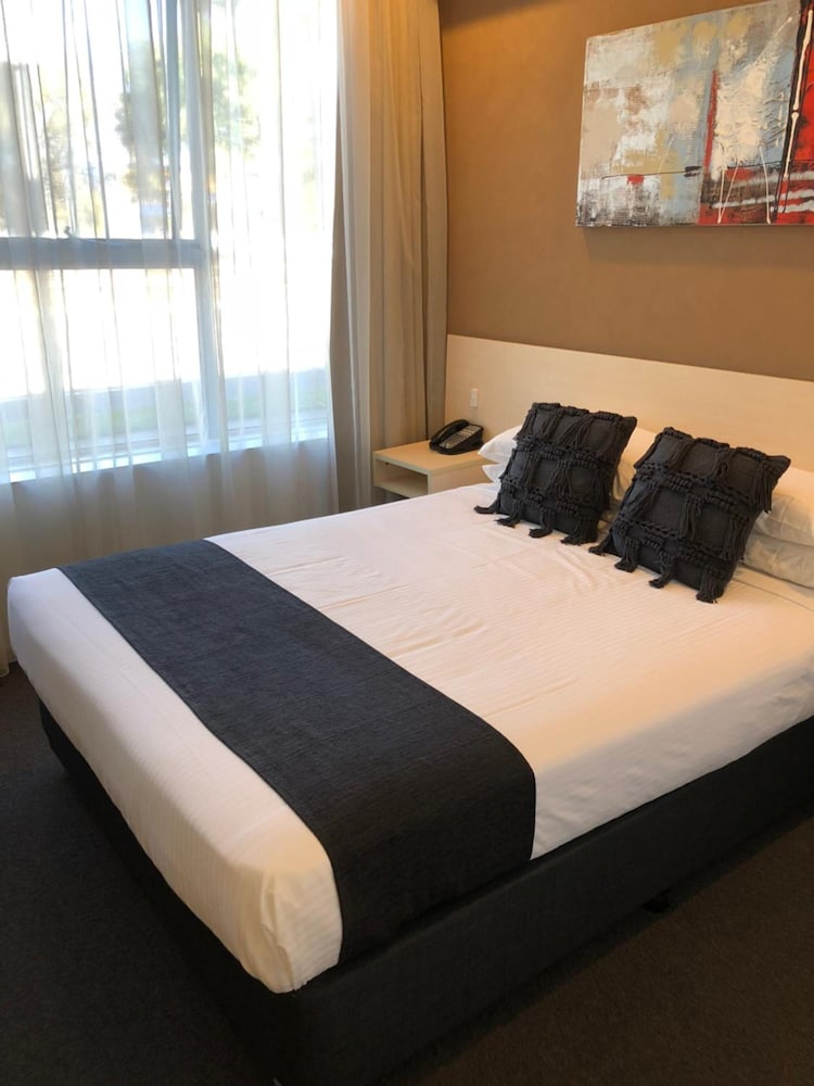 adelaide airport motel