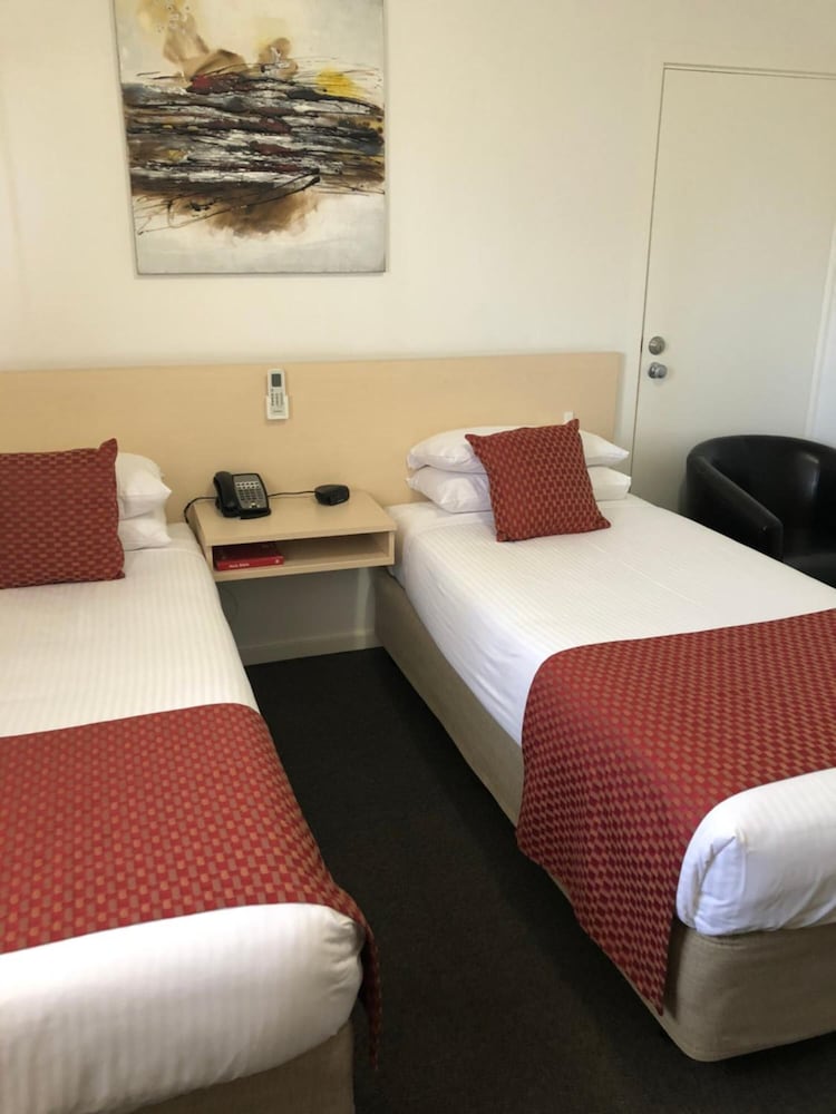 adelaide airport motel