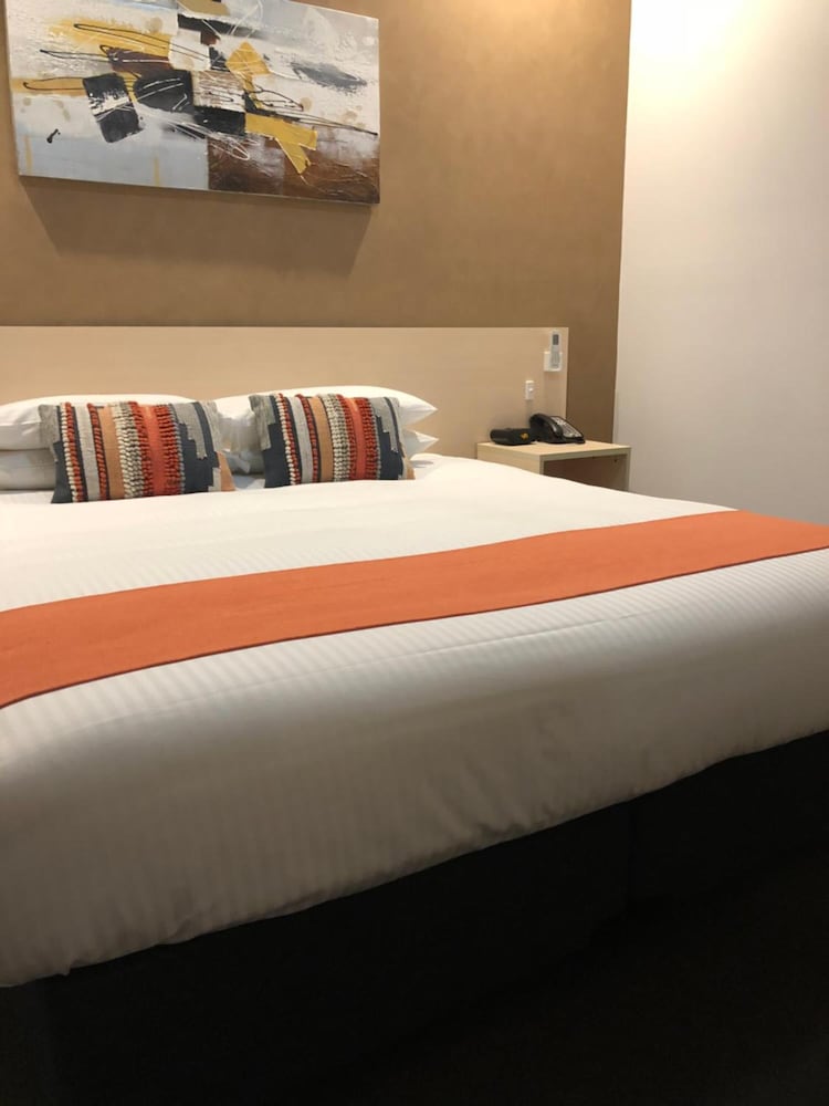 adelaide airport motel