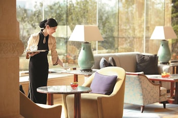 pudong shangri la shanghai