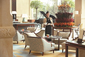 pudong shangri la shanghai