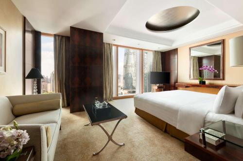 pudong shangri la shanghai