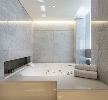 al bandar rotana dubai creek