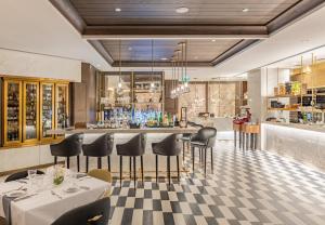 al bandar rotana dubai creek