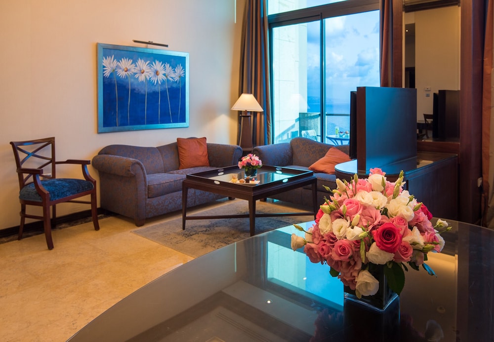 raouche arjaan by rotana