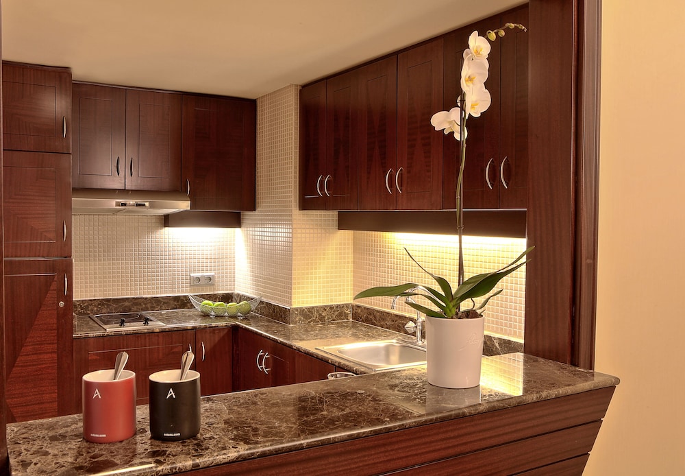 raouche arjaan by rotana