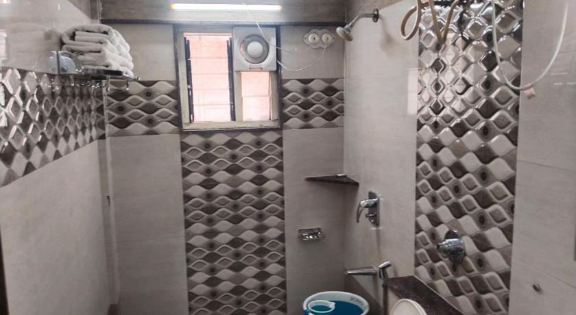 hotel madhuvan international
