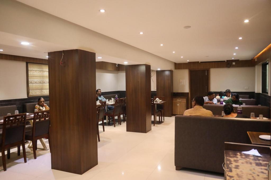 hotel madhuvan international