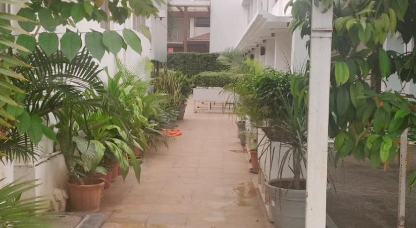 hotel madhuvan international