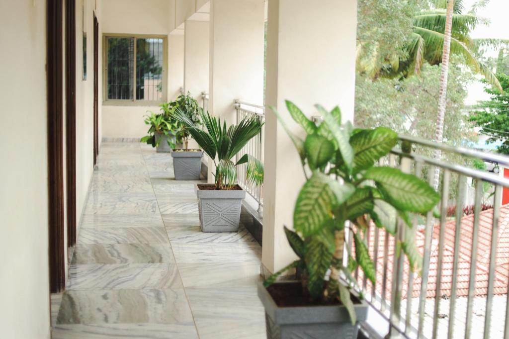 hotel madhuvan international