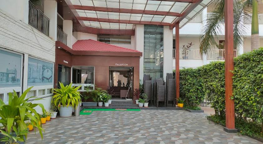 hotel madhuvan international