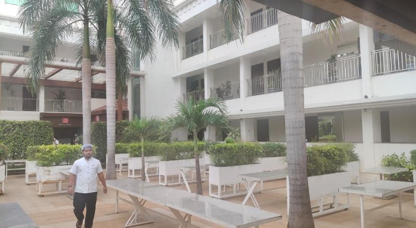 hotel madhuvan international