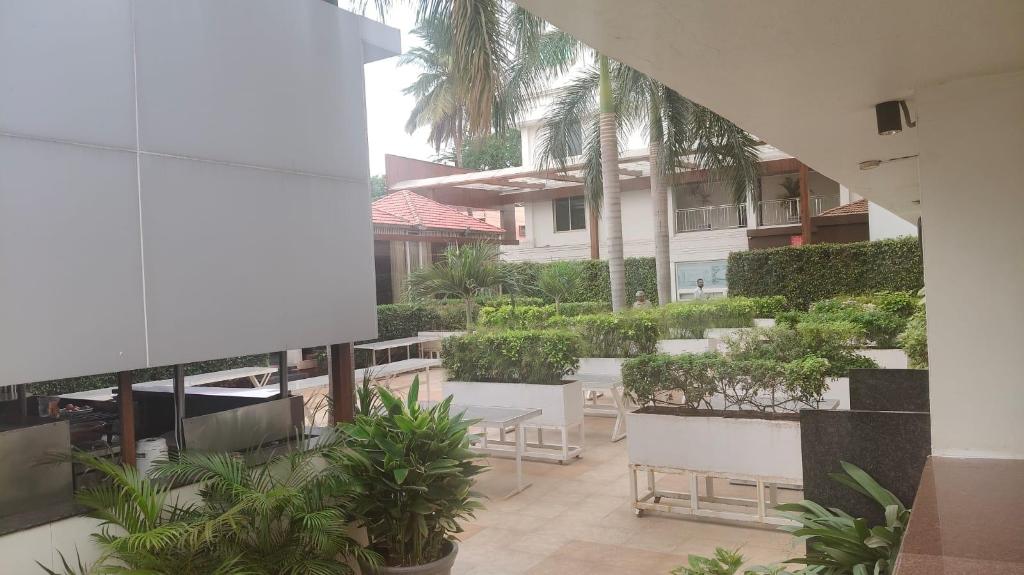 hotel madhuvan international