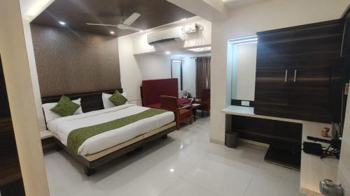 hotel madhuvan international