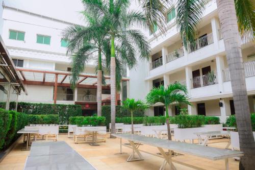 hotel madhuvan international