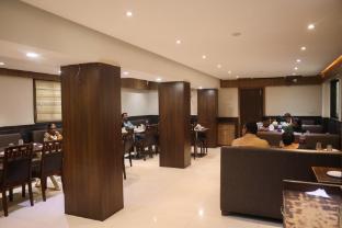 hotel madhuvan international