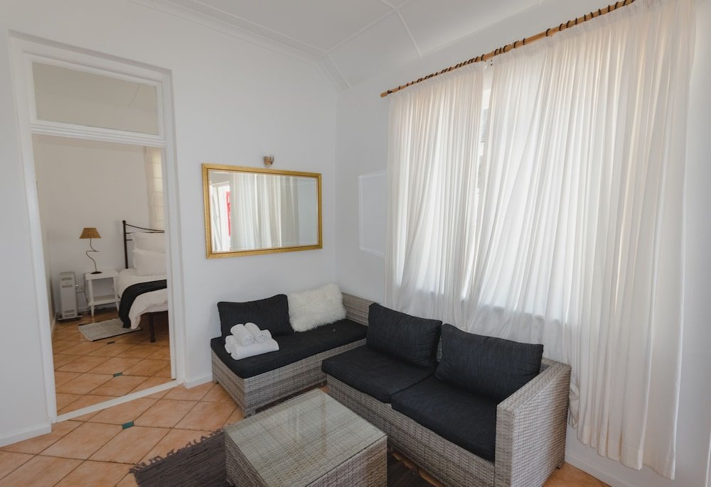 Boulders Beach Hotel, Cafe And Curio,Cape Town>>Boulders Beach,3 star