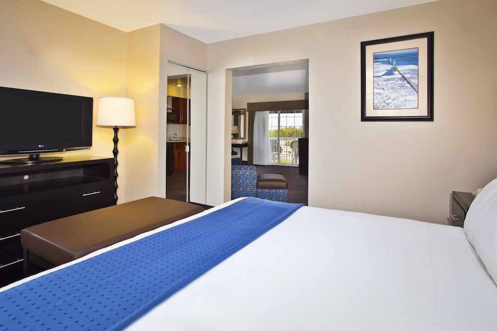 holiday inn express mackinaw city by ihg