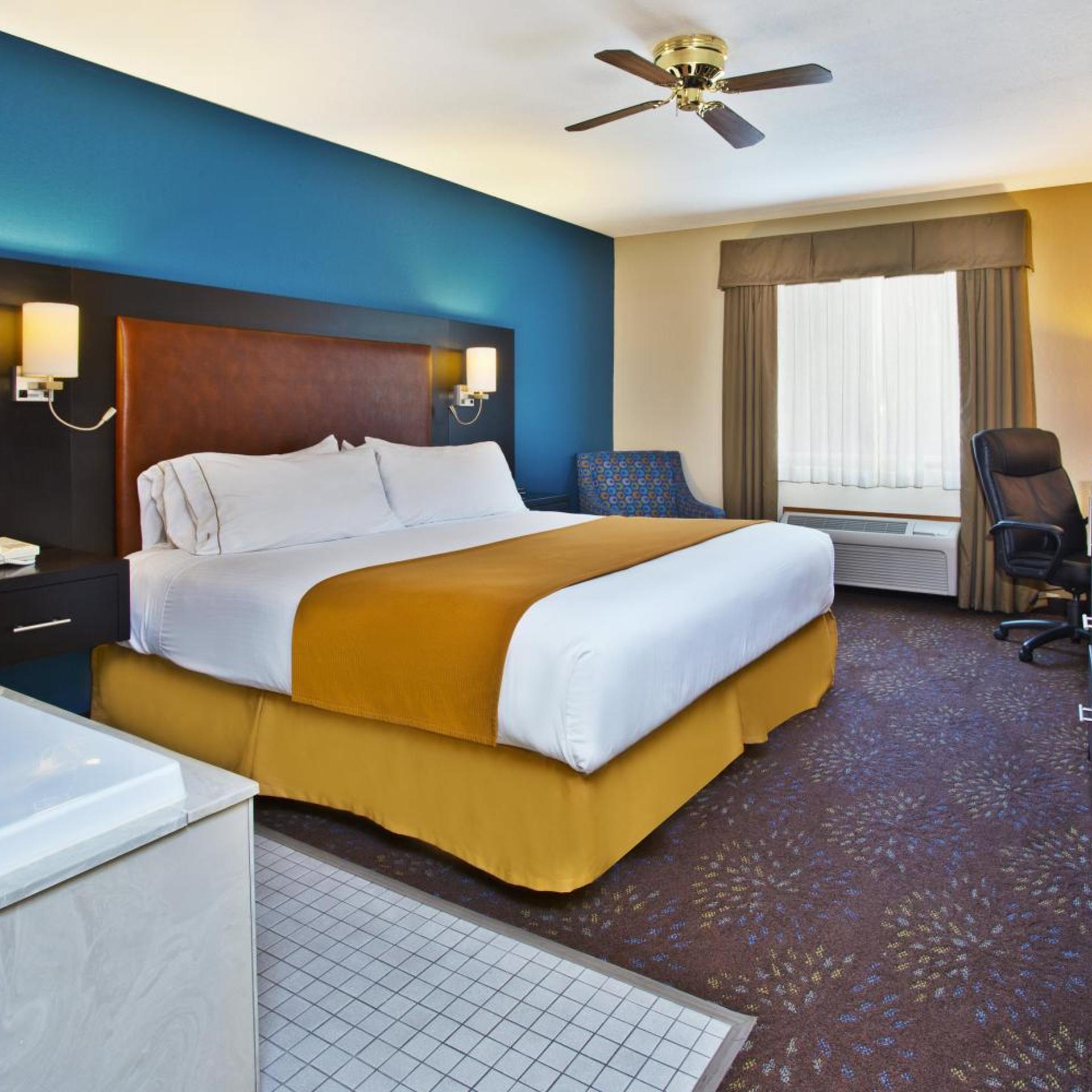 holiday inn express mackinaw city by ihg