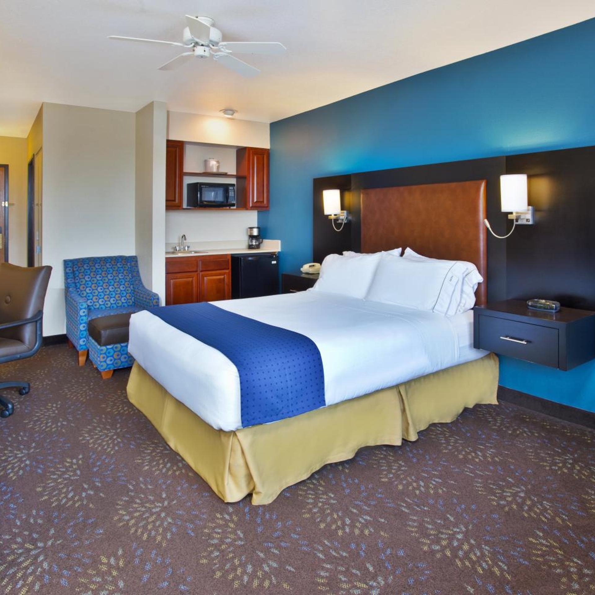 holiday inn express mackinaw city by ihg