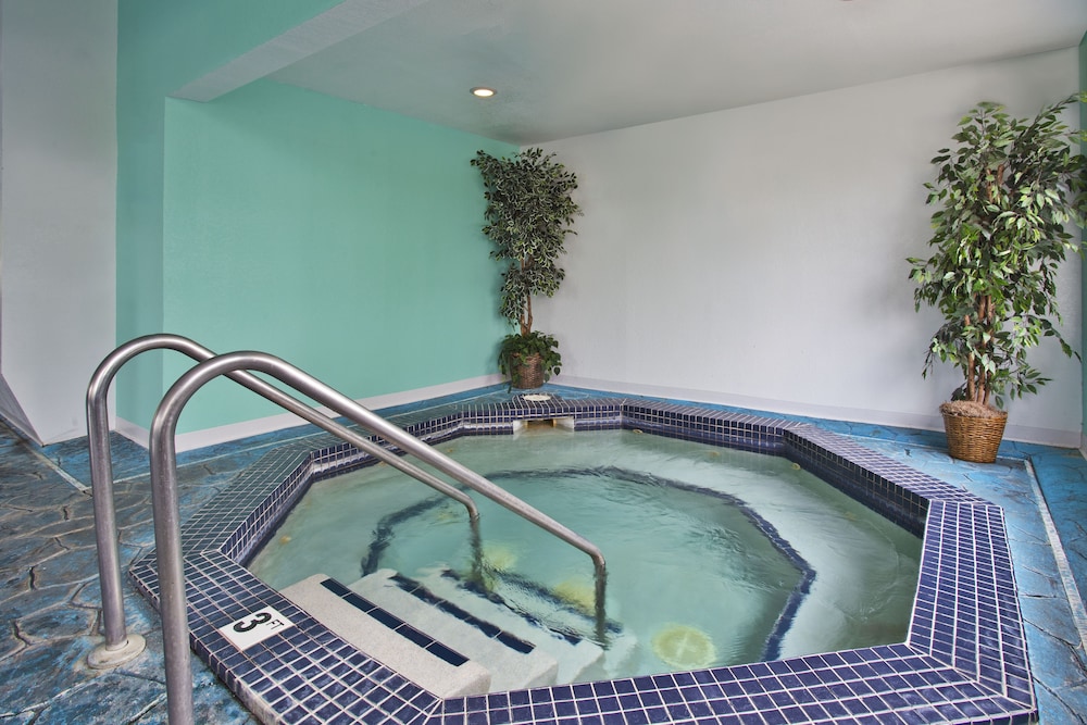 holiday inn express mackinaw city by ihg