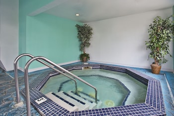 Holiday Inn Express Mackinaw City By Ihg,Mackinaw City>>Mackinac Island,3 star