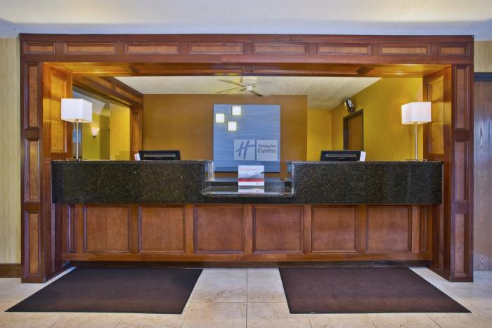 holiday inn express mackinaw city by ihg