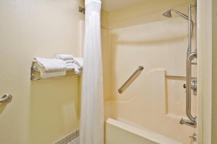 holiday inn express mackinaw city by ihg