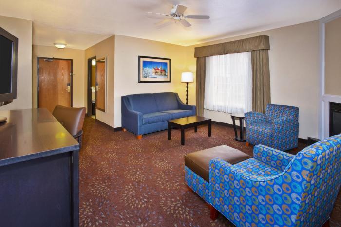holiday inn express mackinaw city by ihg