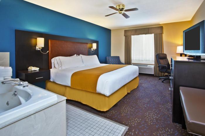 holiday inn express mackinaw city by ihg