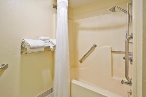 holiday inn express mackinaw city by ihg