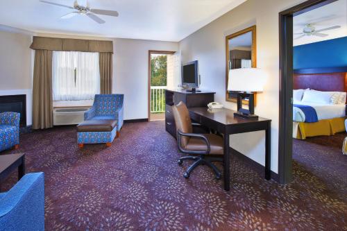 holiday inn express mackinaw city by ihg