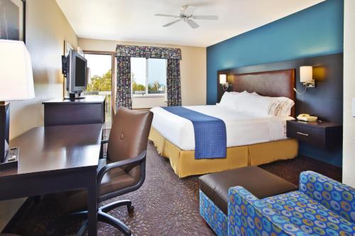 holiday inn express mackinaw city by ihg