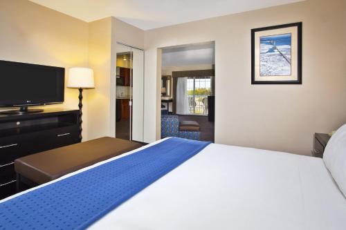 holiday inn express mackinaw city by ihg