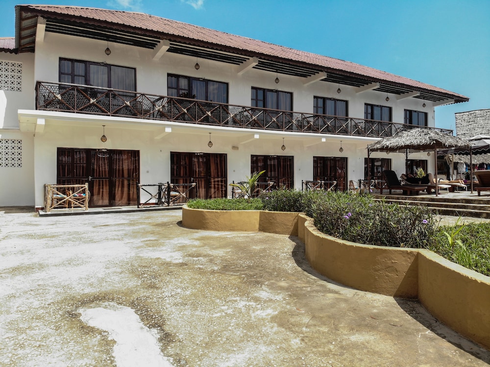 amaan beach bungalows