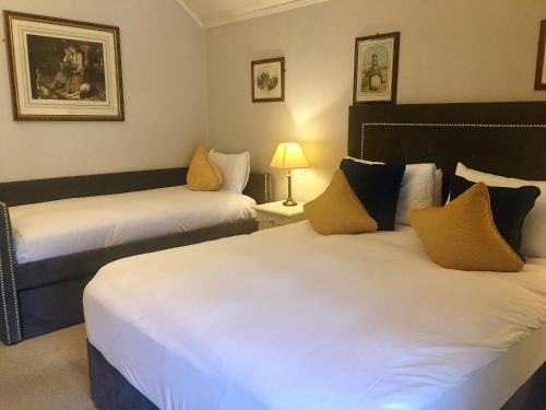 Conyngham Arms Hotel,Main Street,3 star