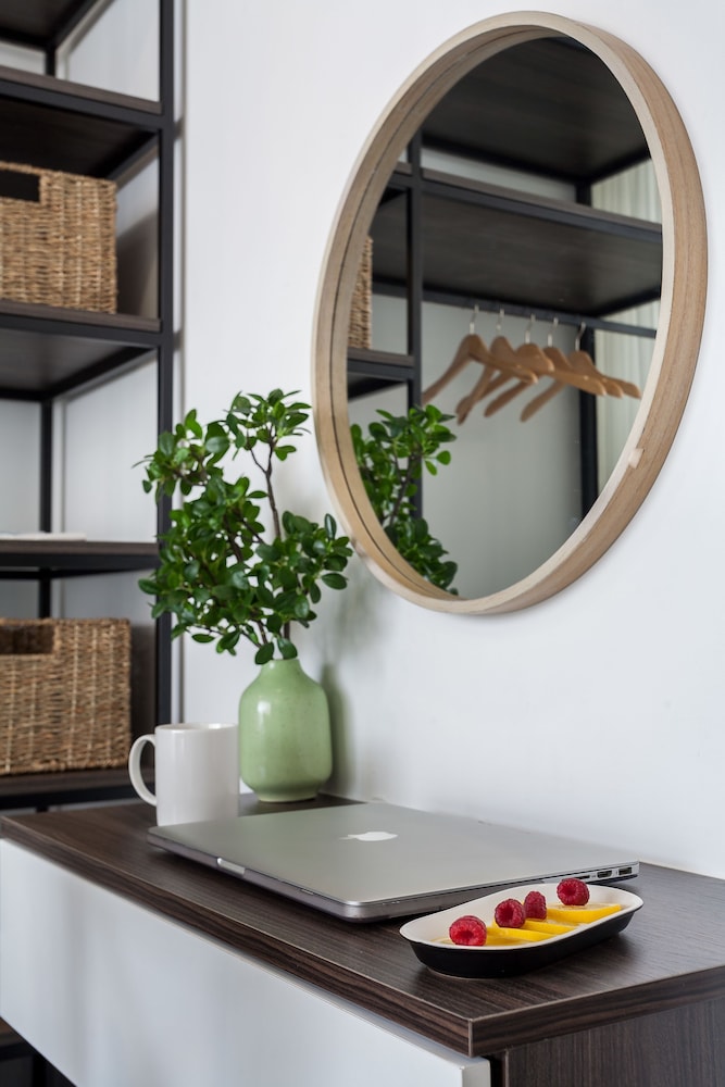 la regatta boutique residences