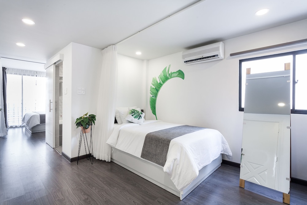 la regatta boutique residences