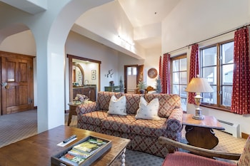 goldener hirsch auberge resorts collection