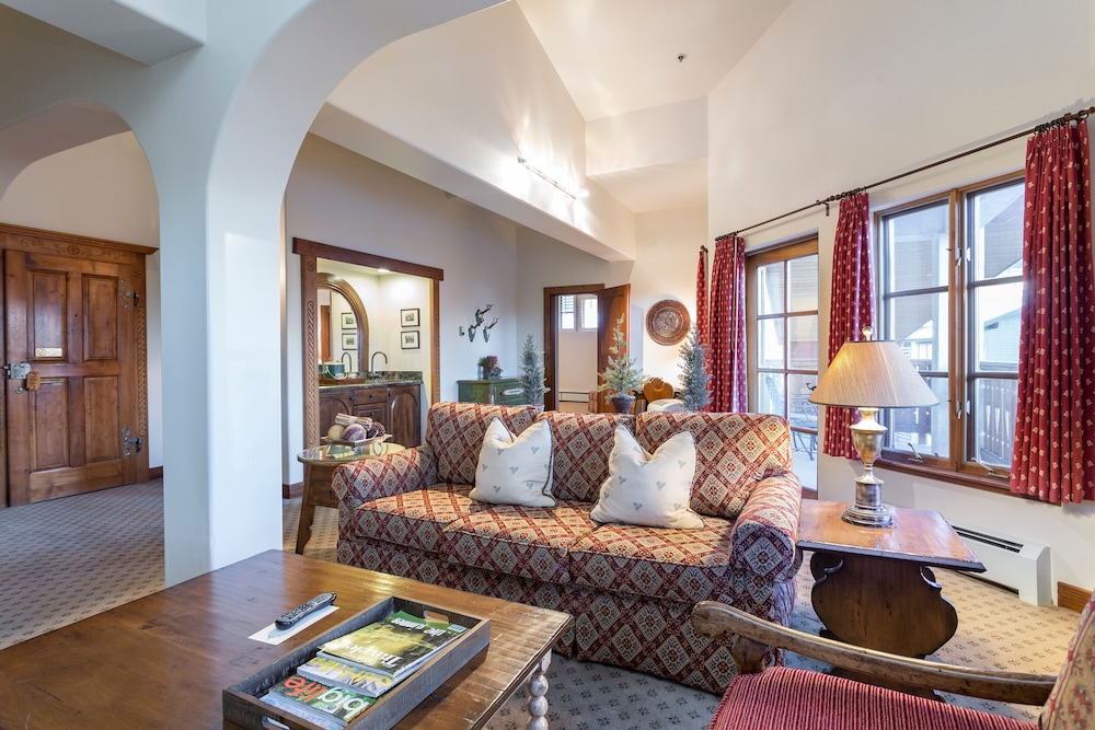goldener hirsch auberge resorts collection