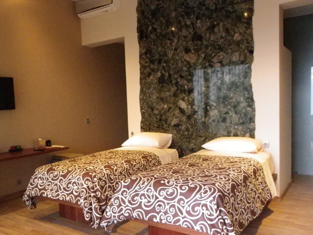 The Puncak,Kecamatan Gunungsari>>Batu Layar,4 star