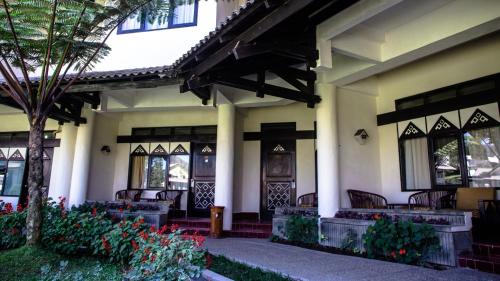 hotel sibayak internasional berastagi