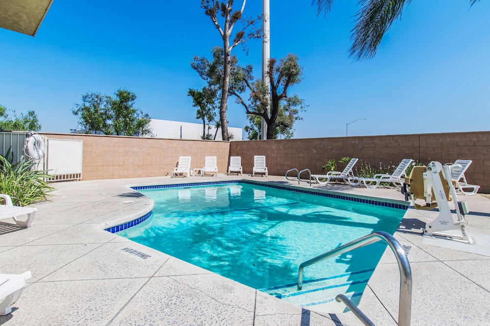 Motel 6 Ontario, Ca - Airport,Ontario>>Los Angeles,2 star