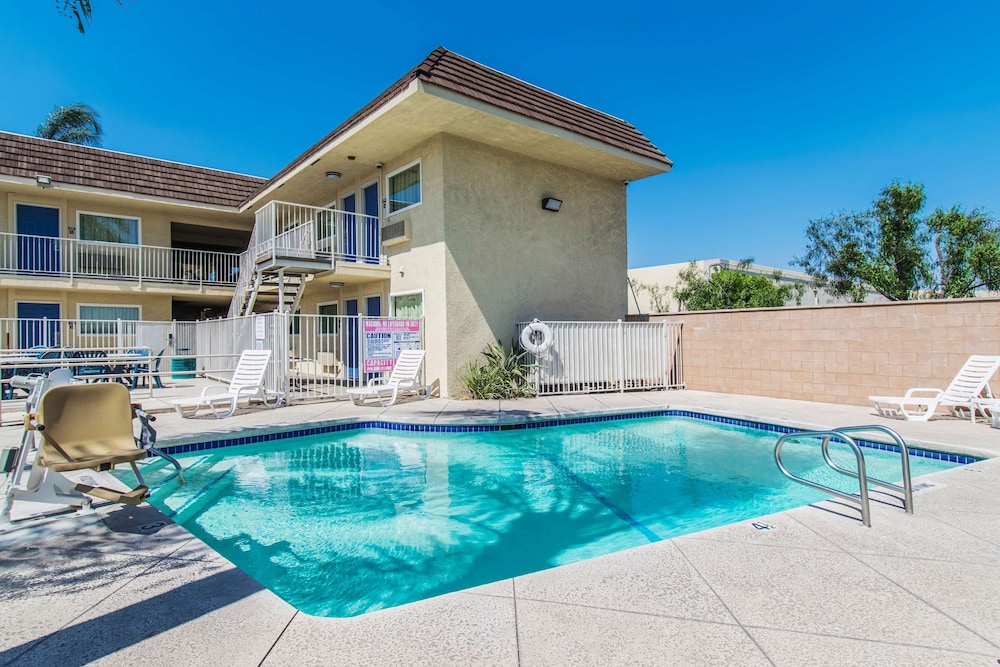 Motel 6 Ontario, Ca - Airport,Ontario>>Los Angeles,2 star