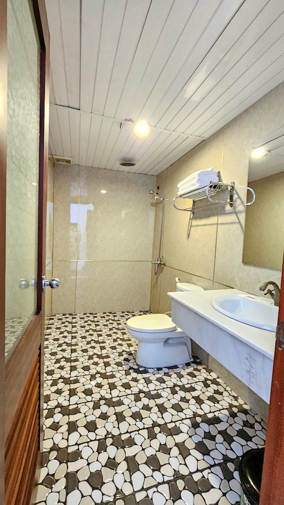 venus hotel massage and sky bar