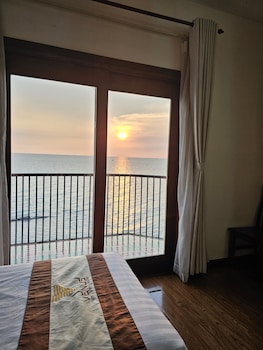 venus hotel massage and sky bar