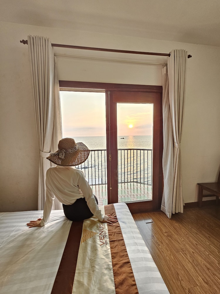 venus hotel massage and sky bar